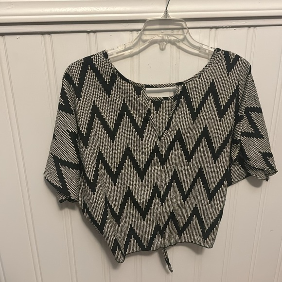 Black & White Tie Front Blouse from Sophie & Kate - Size Medium - Picture 6 of 8